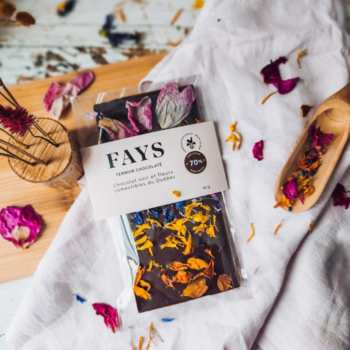 Tablette chocolat noir et fleurs comestibles