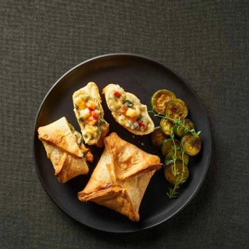 2 Cheddar and vegetable puff pastries