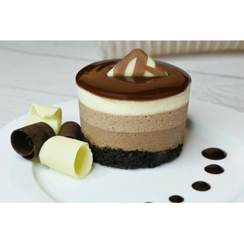 Three chocolate cake mousse