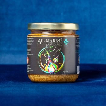 Ail mariné finement haché