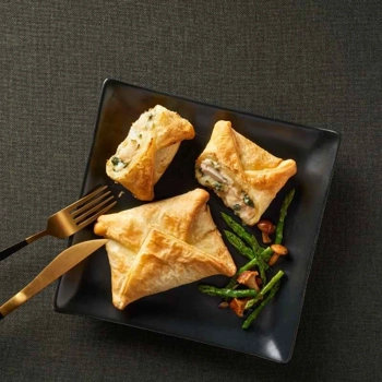 2 Chicken puff pastries