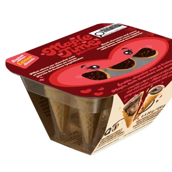 Cornets au chocolat noir et beurre d'érable au cacao - garnis de fraises lyophilisées