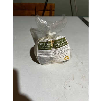 Pate a pizza et focaccia olive verte. (cru congelée)