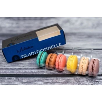 Macaron au chocolat noir.