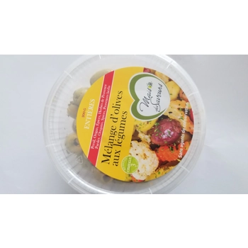 mélange d'olives aux légumes