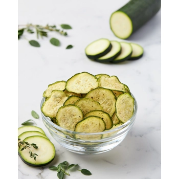 Freeze-dried zucchini with herbs